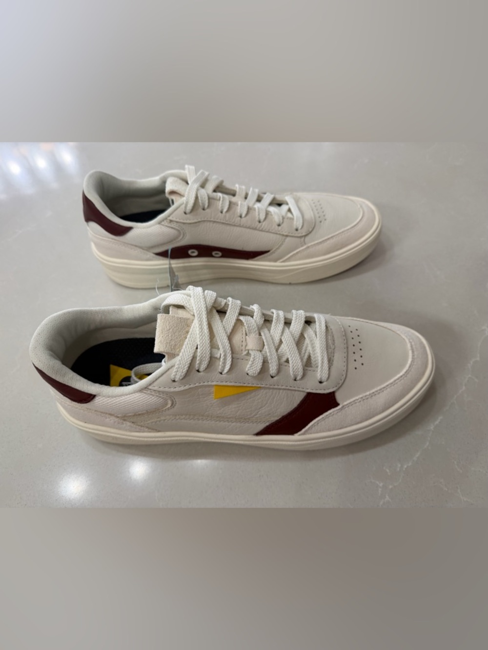 New Men’s Reef Bom Dia Low-Top Sneakers with Maroon & Yellow Accents, 9.5